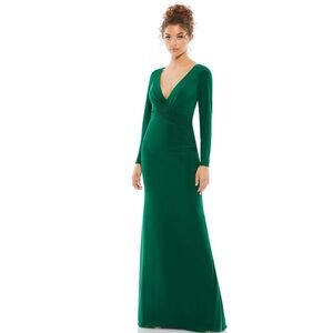 IEENA FOR MAC DUGGAL 26573 Long Sleeve Ruched Jersey V Neck Gown
Emerald 8 NEW